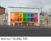 Здание Мосторга постройки 1929 года. Сейчас магазин одежды Benetton. Улица Красная Пресня, 48. Архитекторы Веснины. Съемка 2015 года. Редакционное фото, фотограф Дмитрий Данилкин / Фотобанк Лори
