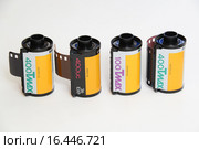 Профессиональные цветные фотоплёнки Kodak T Max 100 и 400 (2015 год). Редакционное фото, фотограф Андрей Забродин / Фотобанк Лори