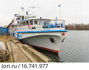 Москва. МССЗ. Пассажирский теплоход "Антарес" (М-04-935) (2015 год). Редакционное фото, фотограф Зобков Юрий / Фотобанк Лори