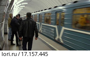 Отправление поезда в московском метро от станции Щелковская (2015 год). Редакционное видео, видеограф Курганов Александр / Фотобанк Лори