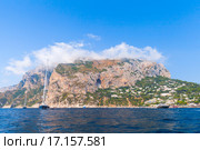 Прибрежный пейзаж со скалами острова Капри (2015 год). Стоковое фото, фотограф EugeneSergeev / Фотобанк Лори