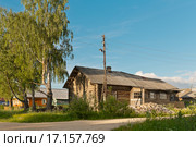 Россия, Архангельская область, Каргопольский район, село Шелоховская. Крестьянский дом с поленницей дров. Стоковое фото, фотограф Александр Циликин / Фотобанк Лори