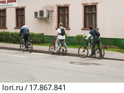 Прогулка на велосипедах по территории ВДНХ (2012 год). Редакционное фото, фотограф Алёшина Оксана / Фотобанк Лори