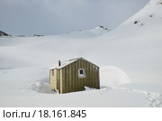 Одинокая хижина в снегах Норвегии. Стоковое фото, фотограф Александр Ковалёв / Фотобанк Лори