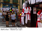 Souvenirs of San Fermin in Pamplona, Navarre (2015 год). Редакционное фото, фотограф Яков Филимонов / Фотобанк Лори