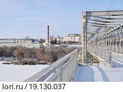 Вид на Каракумский мост и Пивоварню «Елецкий пивовар». Елец, Липецкая область (2016 год). Редакционное фото, фотограф Илюхина Наталья / Фотобанк Лори