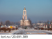 Курск. Аллея Славы. Храм во имя святого великомученика Георгия Победоносца (2016 год). Редакционное фото, фотограф Литвяк Игорь / Фотобанк Лори