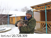 Хозяин со щенятами. Стоковое фото, фотограф Анатолий Матвейчук / Фотобанк Лори