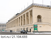 Боковая колоннада открытого плавательного бассейна Олимпийского комплекса "Лужники" (2012 год). Редакционное фото, фотограф Алёшина Оксана / Фотобанк Лори
