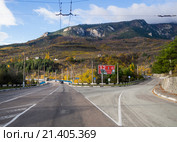 Развилка на Гурзуф, трасса Симферополь-Ялта, Крым (2015 год). Стоковое фото, фотограф Вячеслав Палес / Фотобанк Лори