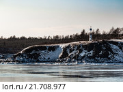 Мыс на северном берегу с навигационным знаком. Стоковое фото, фотограф Василий Князев / Фотобанк Лори