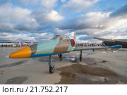 Аэро Л-39 «Альбатрос» (Aero L-39 Albatros) чехословацкий учебно-боевой самолёт на стоянке в парке Патриот, вид с носа (2015 год). Редакционное фото, фотограф Малышев Андрей / Фотобанк Лори