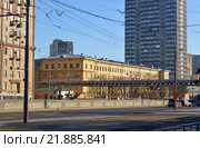 Москва. Волоколамское шоссе. Вид на дом 4 корпус 5 (Пятый корпус МАИ) и дом 2 (здание института "Гидропроект") (2016 год). Стоковое фото, фотограф Александр Замараев / Фотобанк Лори