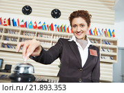 Hotel worker on reception. Стоковое фото, фотограф Дмитрий Калиновский / Фотобанк Лори