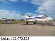 Международный авиационно-космический салон МАКС-2015. Як-40 "Интегрированная модульная авионика" - небольшой пассажирский самолёт для местных авиалиний. Редакционное фото, фотограф Игорь Долгов / Фотобанк Лори