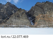 Каменистый берег озера Байкал зимой. Стоковое фото, фотограф Юлия Батурина / Фотобанк Лори