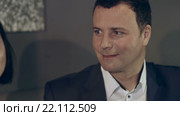 Бизнес встреча деловых партнеров с женами. Стоковое видео, видеограф Denis Mishchenko / Фотобанк Лори