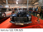Автомобиль Cadillac Series 62 Convertible Coupe на выставочной экспозиции XXV Олдтаймер-Галереи И. Сорокина в Сокольниках, Москва (2016 год). Редакционное фото, фотограф Алексей Гусев / Фотобанк Лори