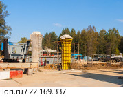 Строительство путепровода автодорожной развязки. Стоковое фото, фотограф Владимир Чинин / Фотобанк Лори