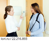Mother has recommendation to his young daughter. Стоковое фото, фотограф Яков Филимонов / Фотобанк Лори