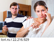 Wife with husband asking forgiveness. Стоковое фото, фотограф Яков Филимонов / Фотобанк Лори