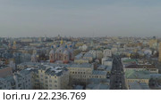 Полет над улицей Пятницкая. Москва. Вид с коптера. Стоковое видео, видеограф Евгений Ковалев / Фотобанк Лори