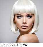 Fashion portrait of young woman with blond hairs and black makeup of eye. Стоковое фото, фотограф Валуа Виталий / Фотобанк Лори