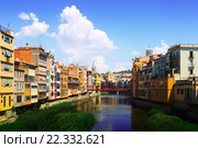 river Onyar at Girona in sunny day (2014 год). Стоковое фото, фотограф Яков Филимонов / Фотобанк Лори