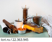 Свечи домашнего изготовления с лавандой. Стоковое фото, фотограф Короленко Елена / Фотобанк Лори