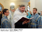 Литургия в храме при санатории "Подмосковье", чтец (2015 год). Редакционное фото, фотограф Дмитрий Неумоин / Фотобанк Лори