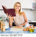 girl rolling dough at kitchen table. Стоковое фото, фотограф Яков Филимонов / Фотобанк Лори