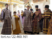 Празднование 500-летия со дня преставления святителя Серапиона в храме Покрова Пресвятой Богородицы, город Балашиха (2016 год). Редакционное фото, фотограф Дмитрий Неумоин / Фотобанк Лори
