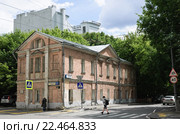 Старая Басманная, 30/1 строение 2  (Дом художника Рокотова) в Москве (2010 год). Редакционное фото, фотограф Алёшина Оксана / Фотобанк Лори