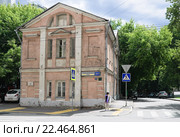 Старая Басманная, 30/1 строение 2  (Дом художника Рокотова) в Москве (2010 год). Редакционное фото, фотограф Алёшина Оксана / Фотобанк Лори