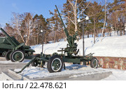 Советская 37-мм автоматическая зенитная пушка образца 1939 года (61-К) на верхней площадке мемориального комплекса Площади Славы в городе Южно-Сахалинске, остров Сахалин (2016 год). Редакционное фото, фотограф Иван Марчук / Фотобанк Лори