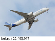 Международный авиационно-космический салон МАКС-2015. Аэробус А350-900 - французский дальнемагистральный широкофюзеляжный двухдвигательный пассажирский самолет. Редакционное фото, фотограф Игорь Долгов / Фотобанк Лори