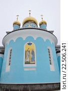 Мозаика на внешней стене православной каменной церкви в монастыре Никандрова Пустынь в Псковской области. Стоковое фото, фотограф Максим Мицун / Фотобанк Лори