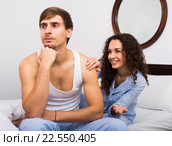 Wife wheedling forgiveness from husband after argue. Стоковое фото, фотограф Яков Филимонов / Фотобанк Лори