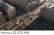 Перекресток на пересечении проспекта Стачек и улицы Зенитчиков. Вечерний трафик. Санкт-Петербург (2016 год). Стоковое видео, видеограф Кекяляйнен Андрей / Фотобанк Лори