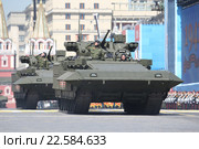 Т-15 «Барбарис» — перспективная российская боевая бронированная гусеничная машина «Армата» на Красной площади в День Победы (2015 год). Редакционное фото, фотограф Михеев Алексей / Фотобанк Лори