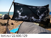 Дикий пляж на южном побережье Черного моря в Крыму (2015 год). Редакционное фото, фотограф Николай Винокуров / Фотобанк Лори