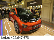 Немецкий автомобиль BMW-i3 на выставке в ГУМе, Москва (2016 год). Редакционное фото, фотограф Алексей Гусев / Фотобанк Лори