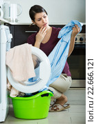 woman with musty towels. Стоковое фото, фотограф Яков Филимонов / Фотобанк Лори