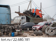 Рабочий двор провинциального автосервиса (2016 год). Редакционное фото, фотограф Сайганов Александр / Фотобанк Лори
