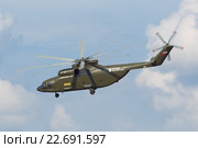 Международный авиационно-космический салон МАКС-2015. Демонстрационный полет тяжелого транспортного вертолета Ми-26. Редакционное фото, фотограф Игорь Долгов / Фотобанк Лори