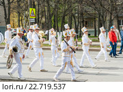 Шествие, парад 1 мая 2016 года в городе Чебоксары, Республика Чувашия. Духовой оркестр. Редакционное фото, фотограф Alexander / Фотобанк Лори
