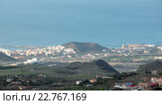 Вид с вершин гор на города Лос Кристианос (Los Cristianos) и Коста Адехе (Costa Adeje). Остров Тенерифе, Канарские острова, Испания (2016 год). Стоковое видео, видеограф Кекяляйнен Андрей / Фотобанк Лори