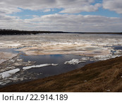 Ледоход на реке Колва, Усинский район, Коми (2016 год). Стоковое фото, фотограф Сергей Гаврилов / Фотобанк Лори