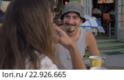 Emotional Man Having Conversation. Стоковое видео, видеограф Данил Руденко / Фотобанк Лори