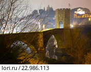 night photo of medieval bridge. Besalu. Стоковое фото, фотограф Яков Филимонов / Фотобанк Лори